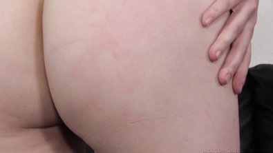 Стеснительную шатенку классно выебали в жопу на кастинге