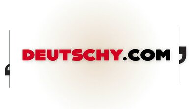 Стройную немецкую молодуху обоссали и выебали в жопу толстым хуем
