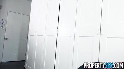 Жопастая риэлторша с натуральными сиськами сбила стояк у незнакомца