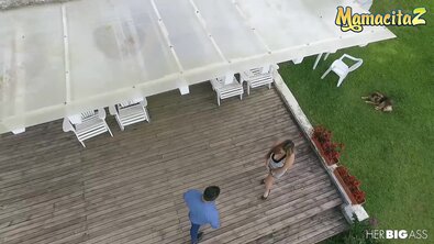 Жопастых латинок жестко долбят толстыми стволами на природе